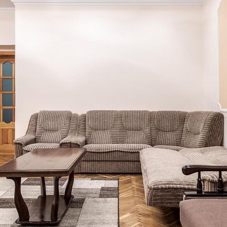 Akademika Hnatyuka Apartment Lwów Zewnętrze zdjęcie