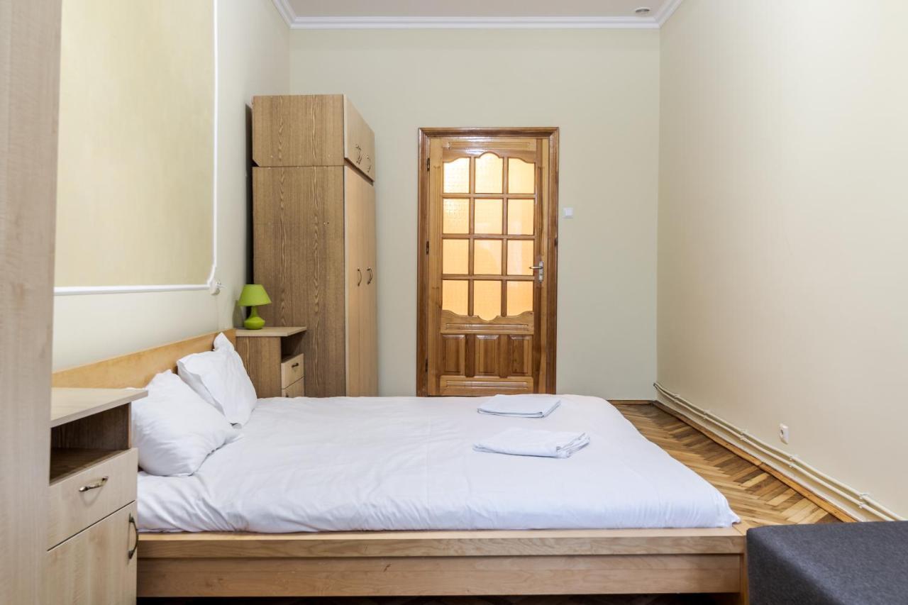 Akademika Hnatyuka Apartment Lwów Zewnętrze zdjęcie