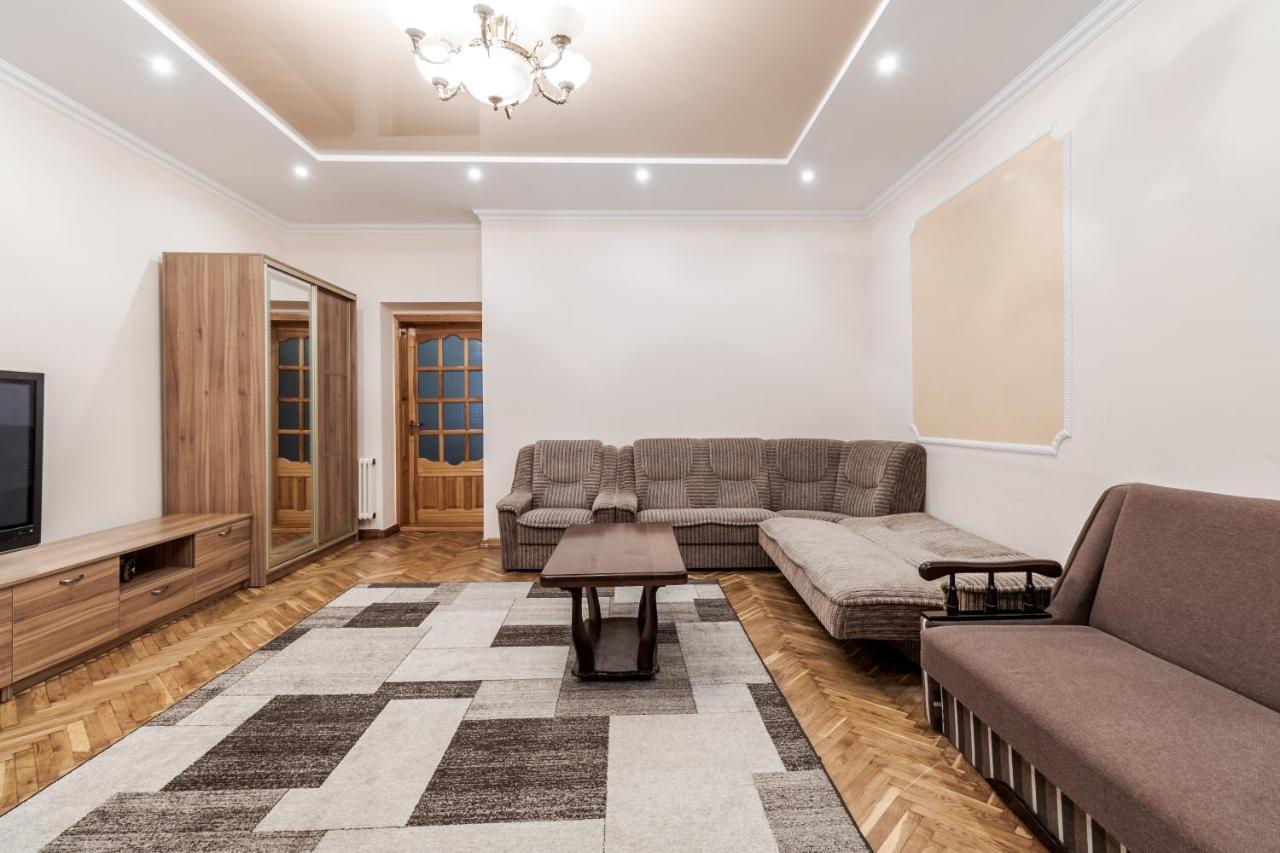 Akademika Hnatyuka Apartment Lwów Zewnętrze zdjęcie