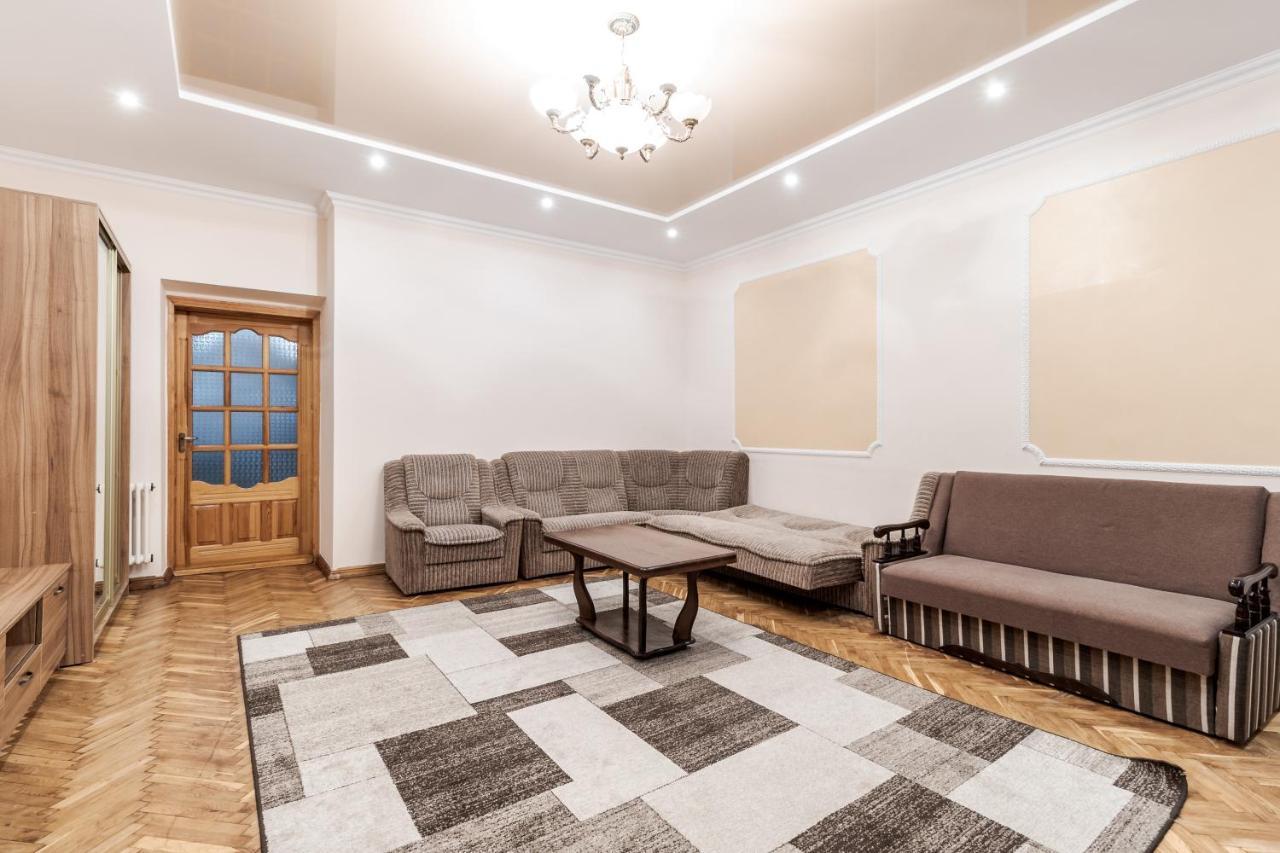 Akademika Hnatyuka Apartment Lwów Zewnętrze zdjęcie