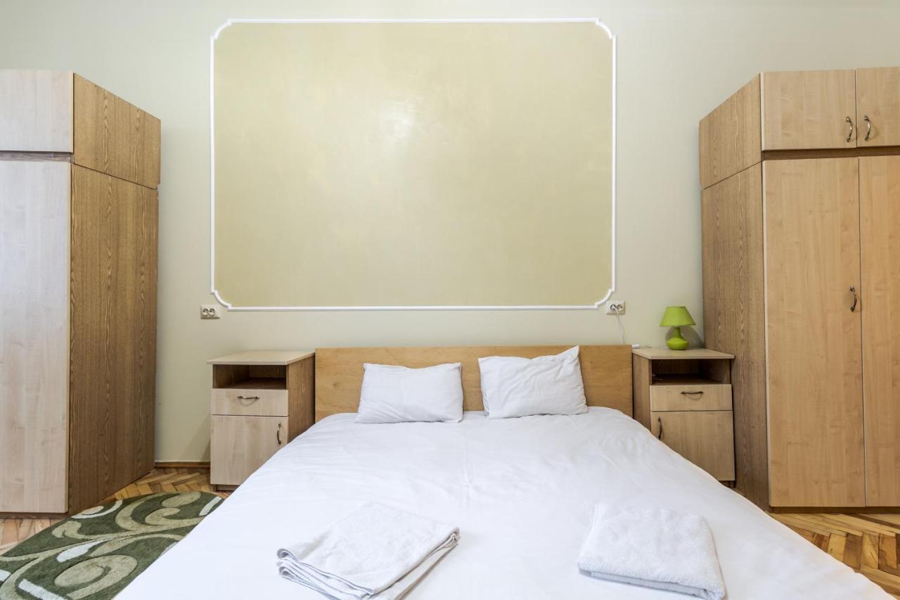 Akademika Hnatyuka Apartment Lwów Zewnętrze zdjęcie