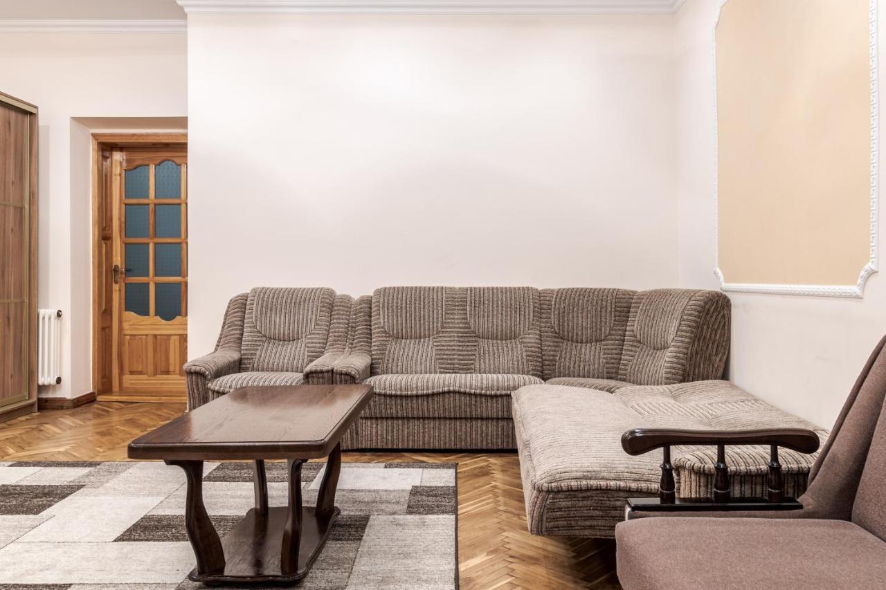 Akademika Hnatyuka Apartment Lwów Zewnętrze zdjęcie