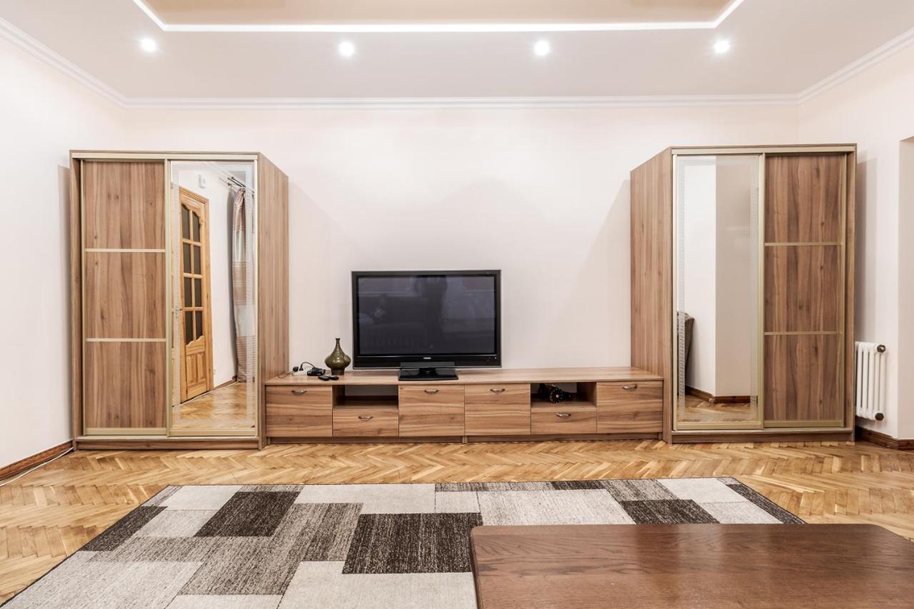 Akademika Hnatyuka Apartment Lwów Zewnętrze zdjęcie