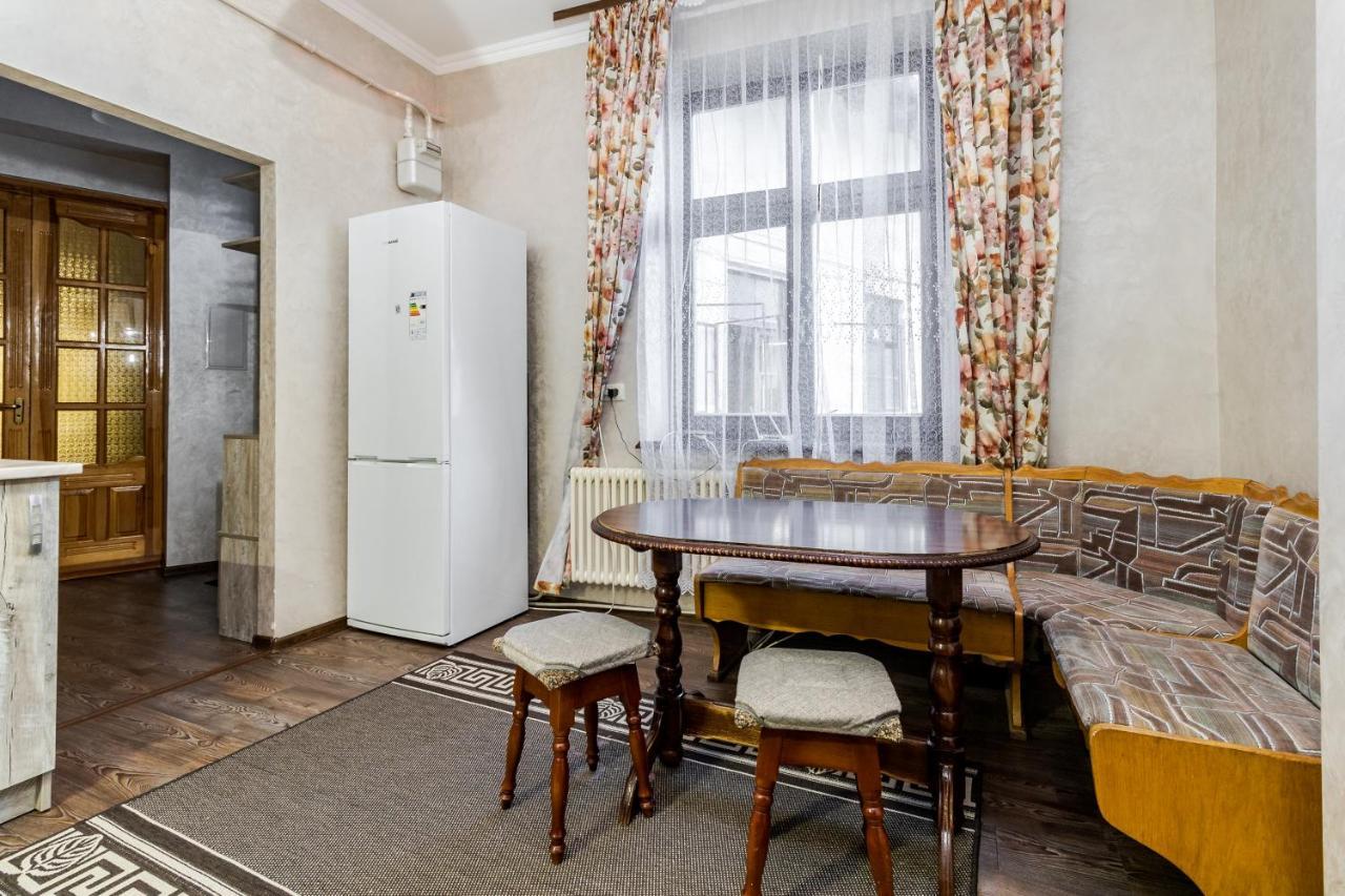 Akademika Hnatyuka Apartment Lwów Zewnętrze zdjęcie