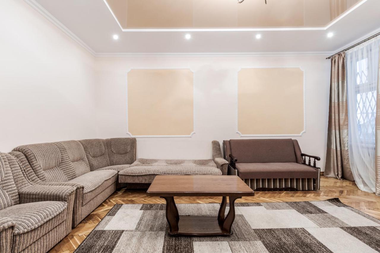 Akademika Hnatyuka Apartment Lwów Zewnętrze zdjęcie