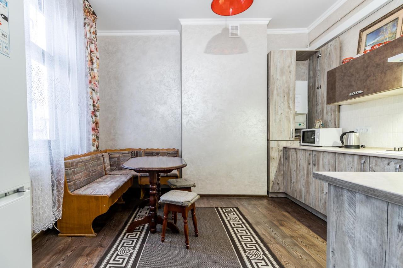 Akademika Hnatyuka Apartment Lwów Zewnętrze zdjęcie