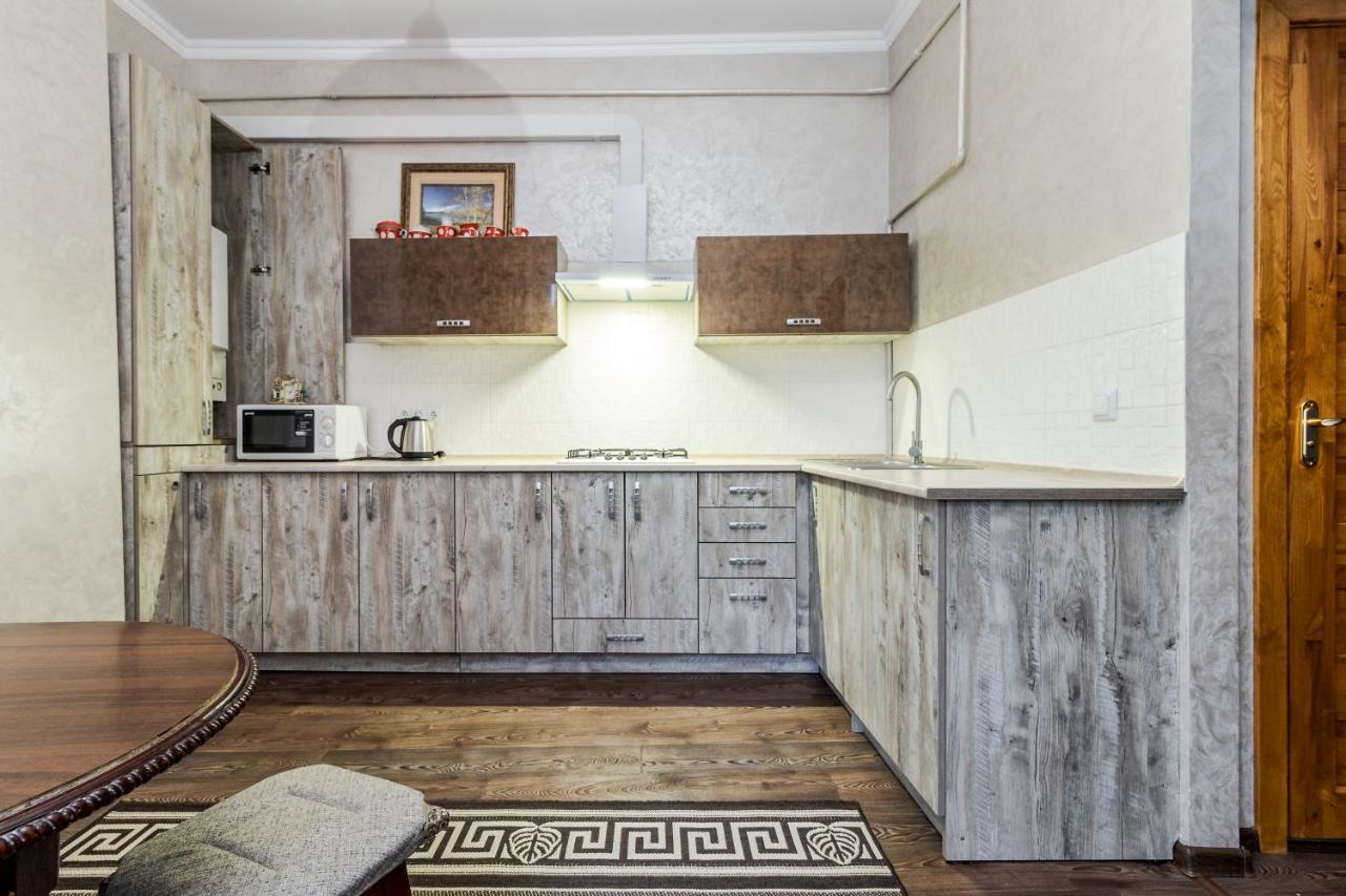 Akademika Hnatyuka Apartment Lwów Zewnętrze zdjęcie