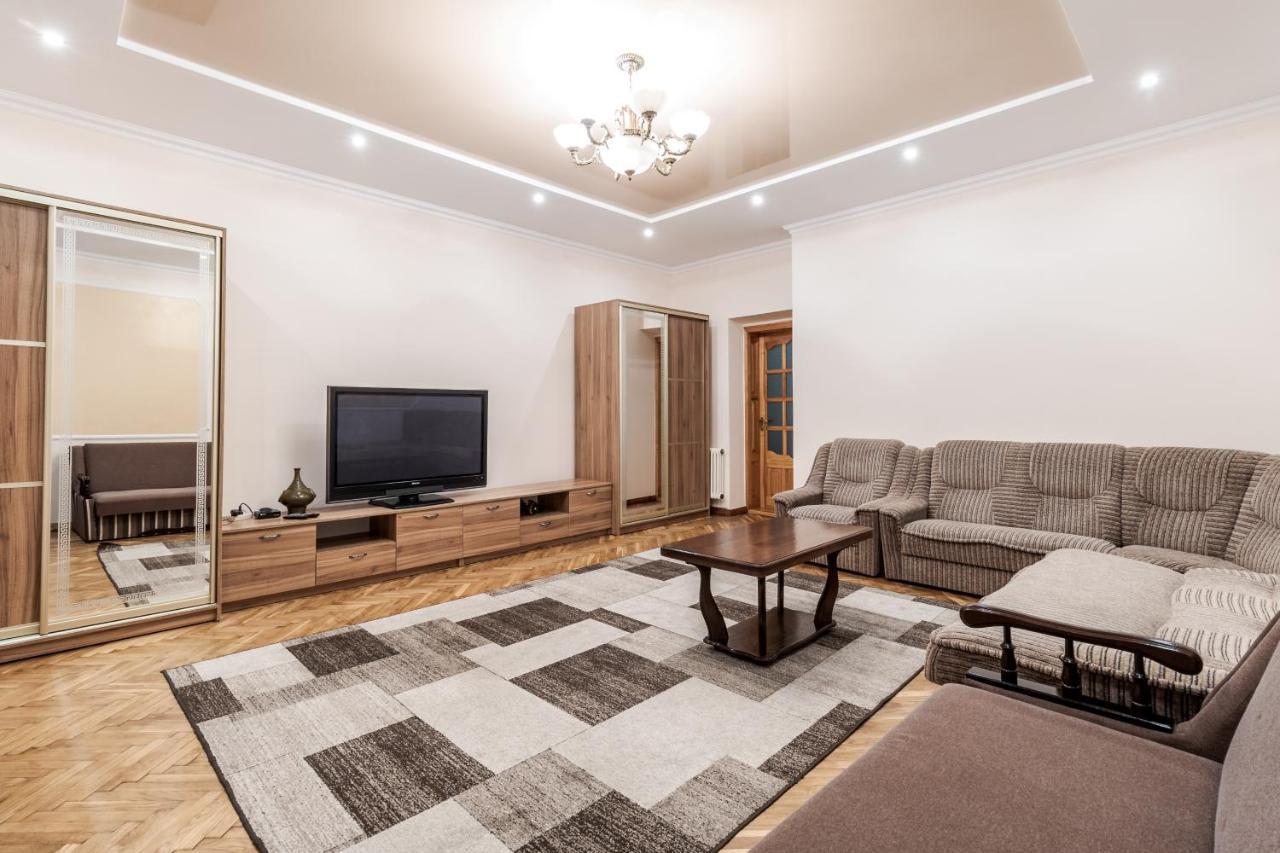 Akademika Hnatyuka Apartment Lwów Zewnętrze zdjęcie