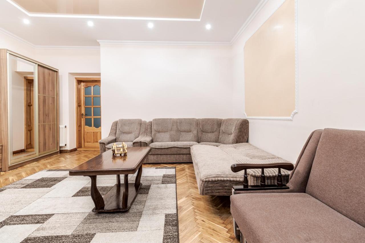 Akademika Hnatyuka Apartment Lwów Zewnętrze zdjęcie